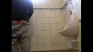 Gay brasil chupando sexo banheiro público