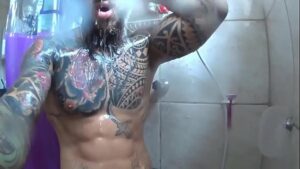 Gay bundudo tatuado brasileiro