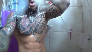 Gay bundudo tatuado brasileiro