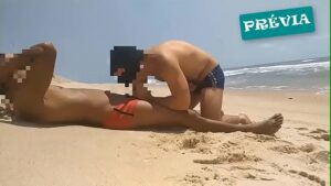 Gay dando pro amigo na praia