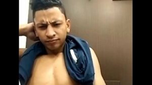 Gay garoto novinho batendo uma escondido na cam xvideo