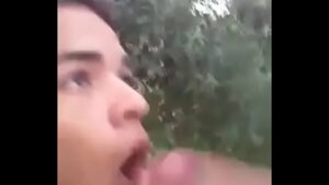 Gay novinho gozando na boca do amiguinho