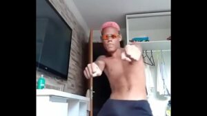 Gay preto dancando funk