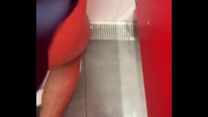 Gay videos fodendo no banheiro publico