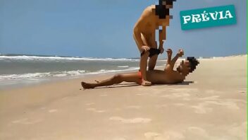 Gays de sunga na praia metendo