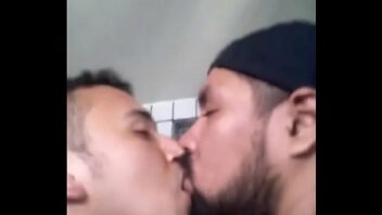 Gays kissing