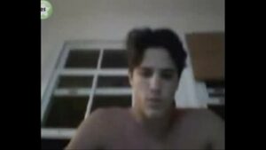 Gays sendo comeudo na sua propria casa escondido gays brasileiros