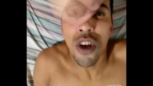 Gosando na calça caras gay