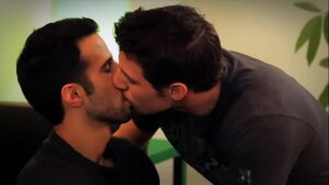 Grenseland gay kiss