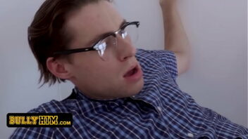 Hairy nerds gays vídeos