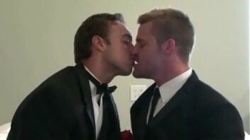 Heteros gay kissing gosado