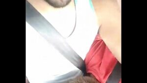 Homem comendo outro no carro gay