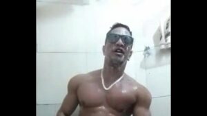Homem pauzudo gay torcendo brasil x video