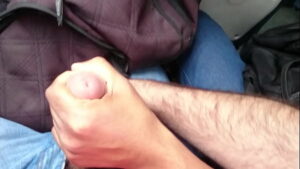 Homens batendo punheta em publico gay