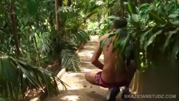 Homens brasileiros gay trepando no mato