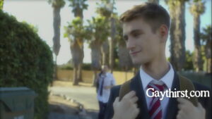 Homens heteros são colocados para beijar um meino gay