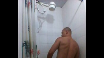 Homes brasileiros trsano gay no banho
