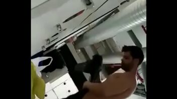 Jogador futebol famoso brasileiro em video porno com outro jogador.