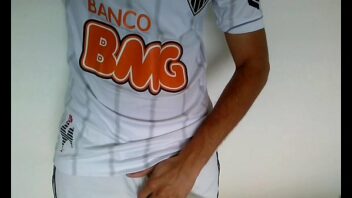 Jogadores de futebol brasileiros assumidos gay