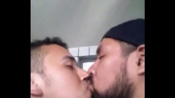 Kiss traight gay xvideos