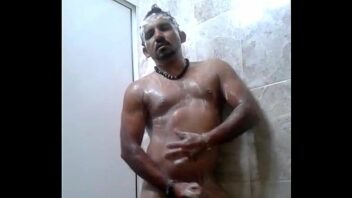 Maduro banheiro caseiro gay