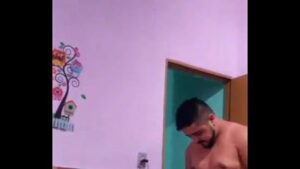 Maduro gordinho fudendo novinho gay