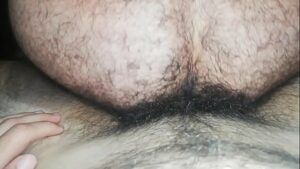 Maduro peludo pelado gay na praia nudista
