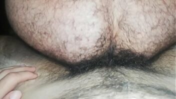 Maduro peludo pelado gay na praia nudista