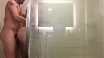 Mamei meu tio no banho porno gay