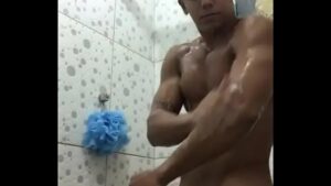 Musculos sexo.gay no banho