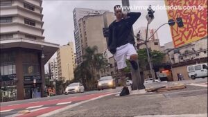 Novinho brasileiro branco com dois negoes sexo gay