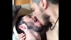 O beijo gay tatuagem