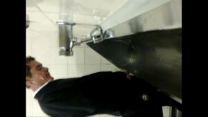 Pegação gay de calcinha em banheiro público porto alegre