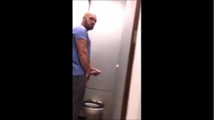 Pegacao gay em banheiro publico de barueri