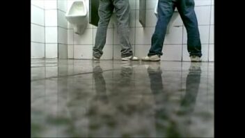 Pegacao gay em banheiros guarapari