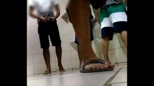 Pegação gay no banheirão em brasília