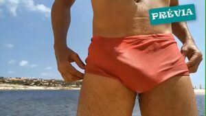 Pelado na praia videos gay