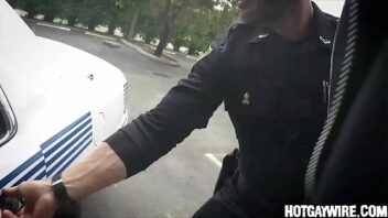 Políciais gays pelados transando