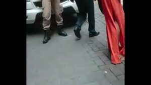 Policial abusae bandido sexo gay