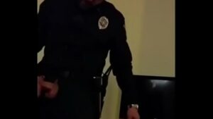 Policial militar passivo porno gay