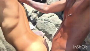 Porno gay amador na praia do abrico