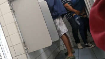 Porno gay em banheiro bublico xnxx