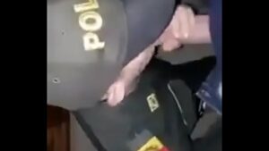 Porno gay policial comendo o bandido