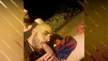 Porno gay punheta na frente do amigo