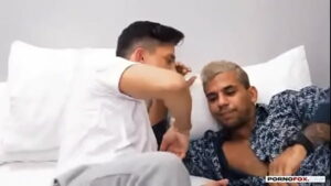 Porno gay tio no quarto