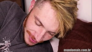Porno gay tio pega sobrinho hardcore na cama