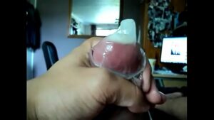 Porno gay tomando leite da propria camisinha