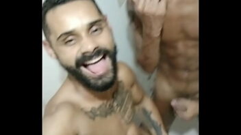 Povo do trafico comendo gay na favela