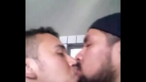 Rocker gay kiss