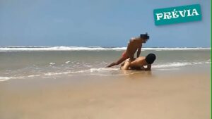 Sexo com sunga gay na praia